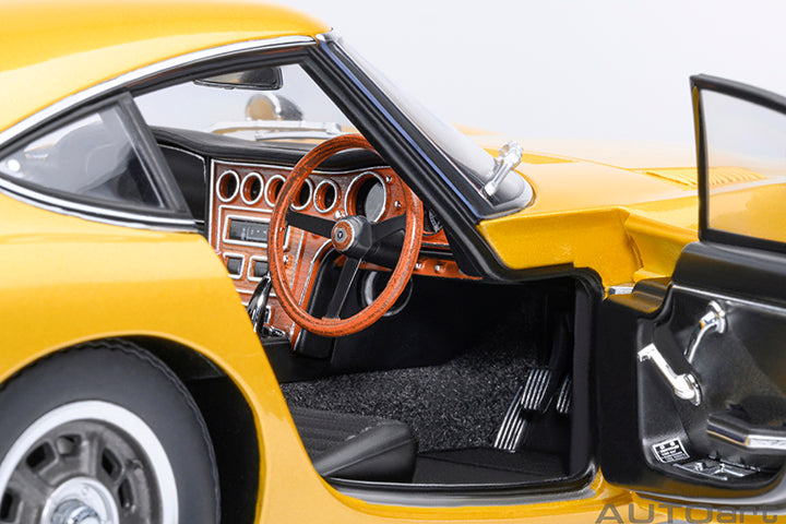 AUTOart 1967 Toyota 2000GT (Upgraded Version) Gold 1:18