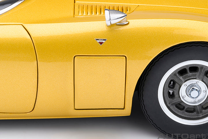AUTOart 1967 Toyota 2000GT (Upgraded Version) Gold 1:18