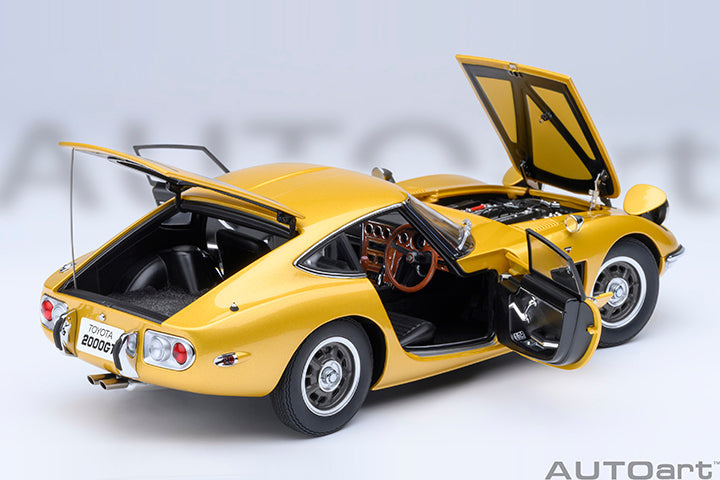 AUTOart 1967 Toyota 2000GT (Upgraded Version) Gold 1:18
