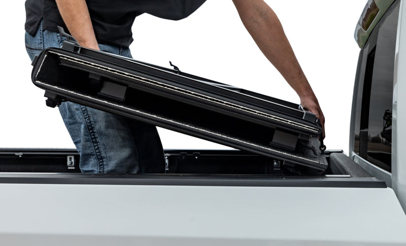 Access LOMAX Professional Series Tri-Fold Cover 07-13 Chevy/GMC 1500 6ft 6in Bed (Excl Classic) B0020069
