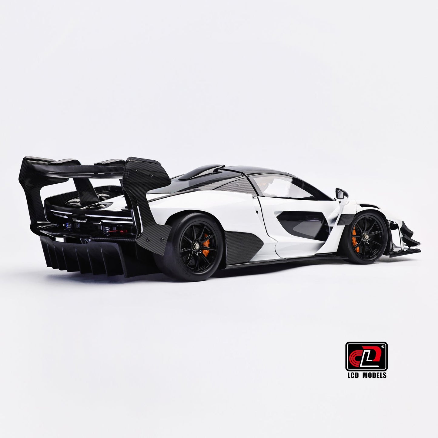 LCD Mclaren Senna GTR White 1:18