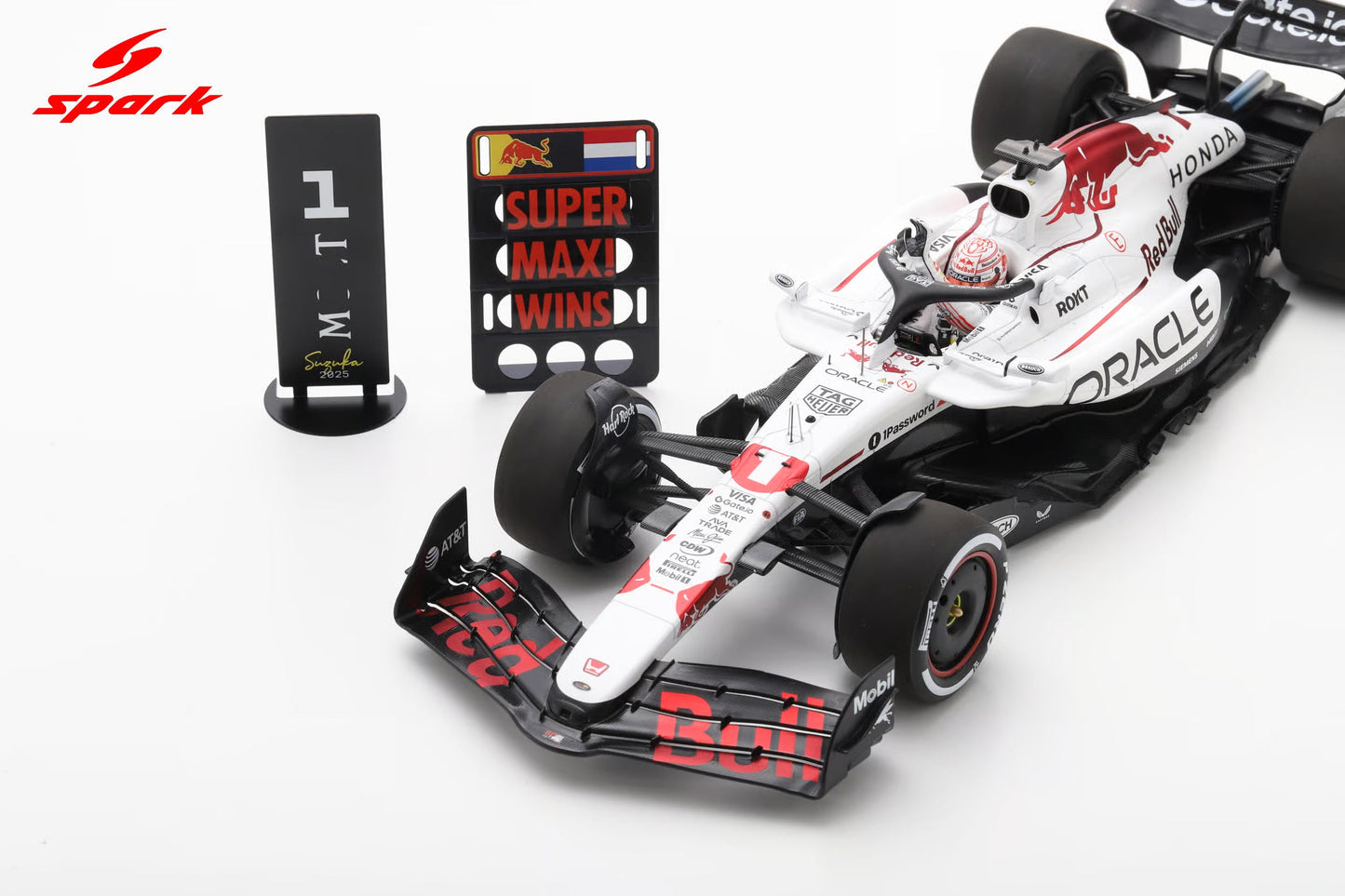 Spark-Model F1 RB21 Team Oracle Red Bull Racing #1 Winner Japan GP 2025 (Verstappen) 1:18 WITH DISPLAY