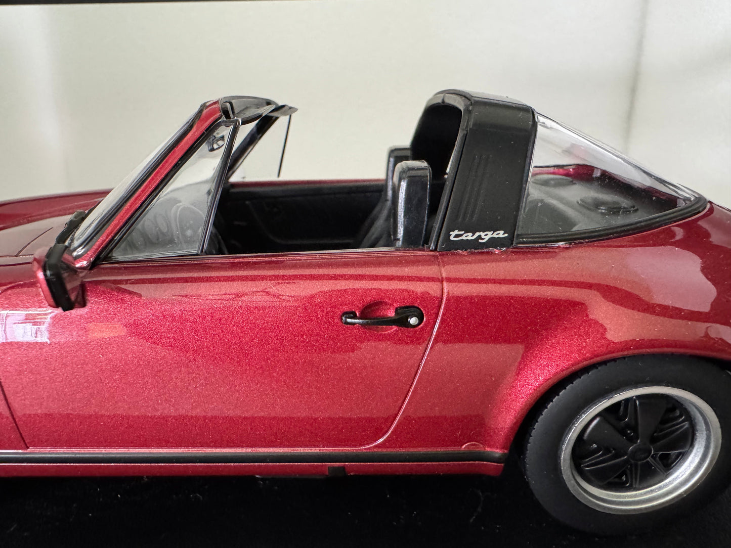 KK Scale 1983 Porsche 911 SC Targa w/ Removable Roof G Series Wine Red 1:18 *Defect*