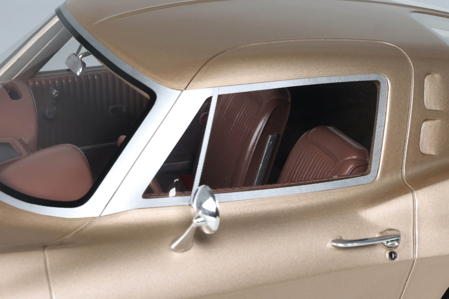 GT Spirit 1963 Chevy Corvette C2 Coupe Saddle Tan 1:12
