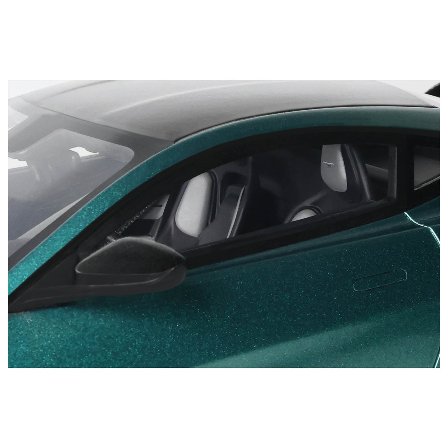 GT Spirit 2023 Aston Martin V12 Vantage Racing Green 1:18