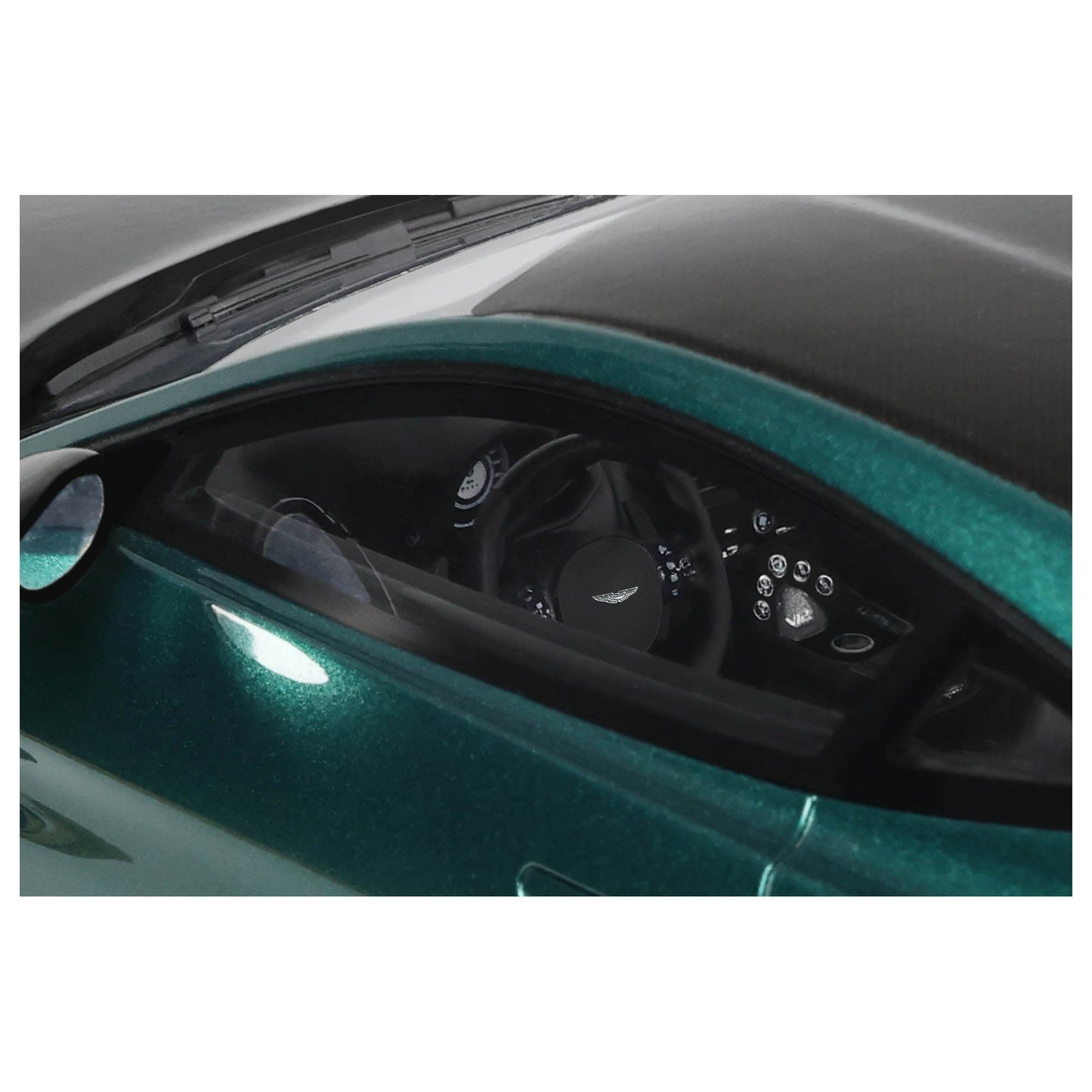 GT Spirit 2023 Aston Martin V12 Vantage Racing Green 1:18