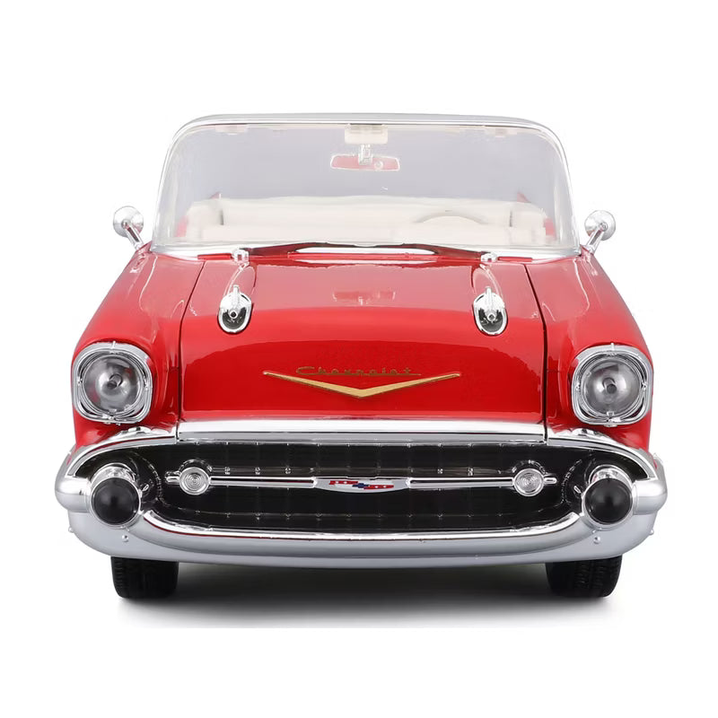 STM Diecast Maisto 1957 Chevrolet Bel Air Red and White 1:18 - View 4