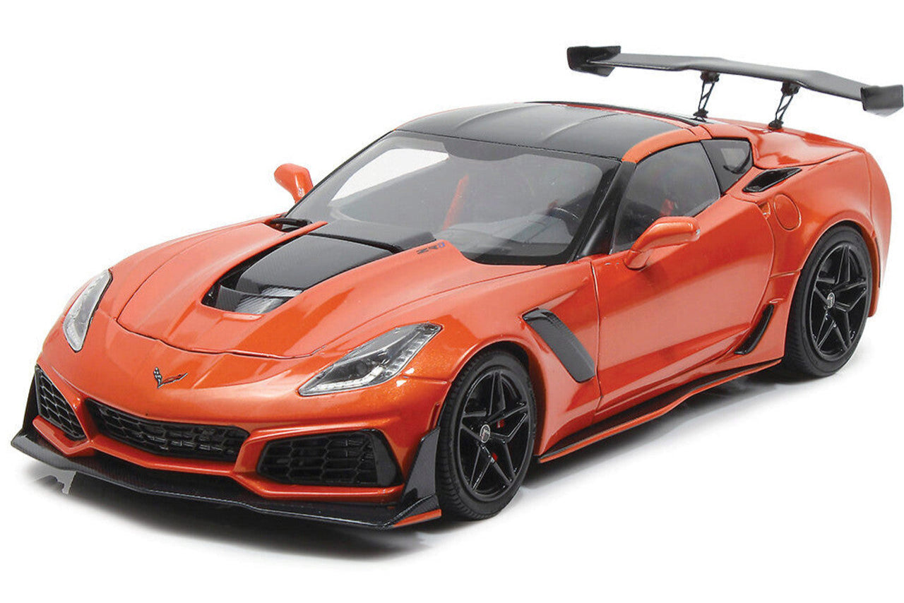 Ixo 2019 Chevy Corvette ZR1 Sebring Orange Tintcoat 1:18