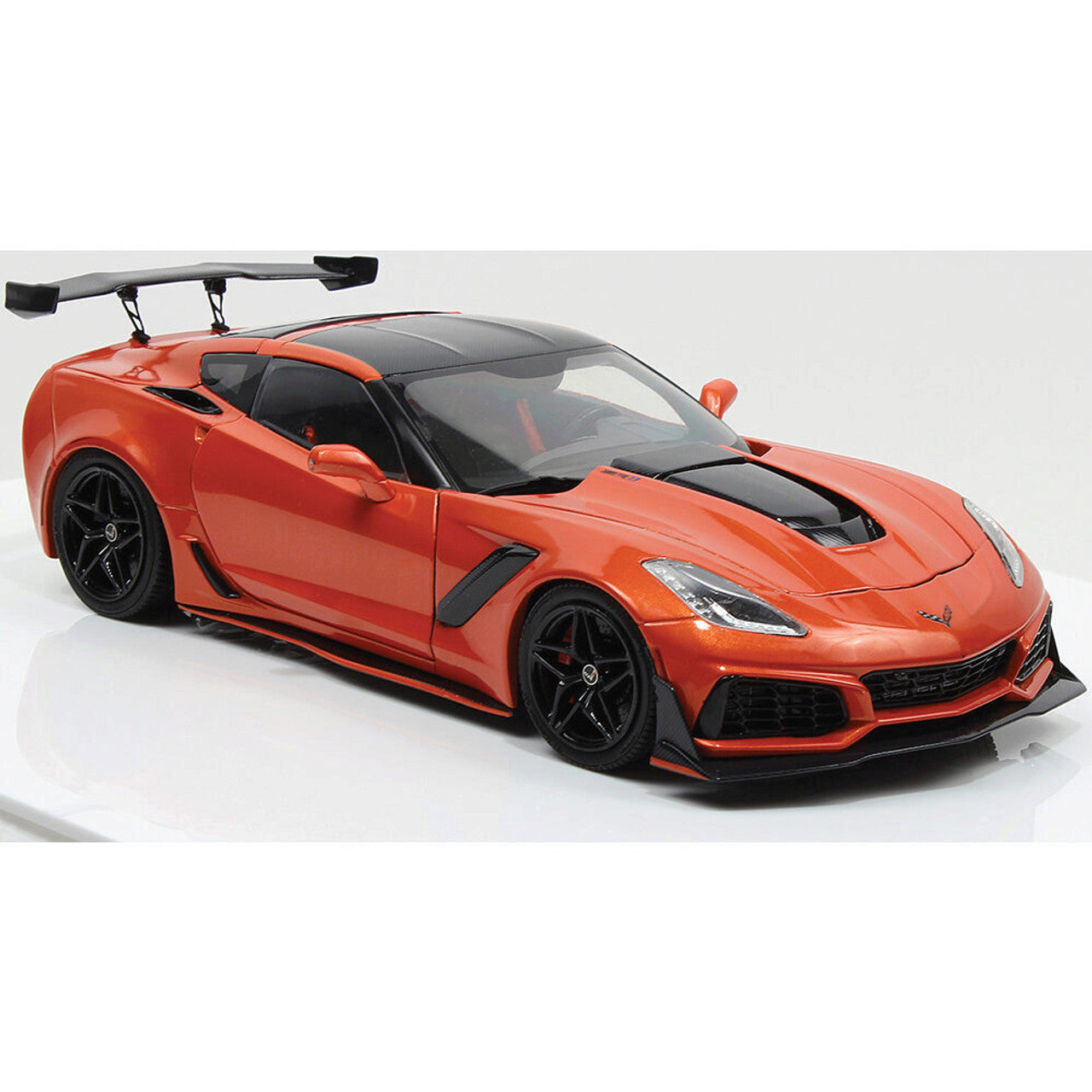 Ixo 2019 Chevy Corvette ZR1 Sebring Orange Tintcoat 1:18