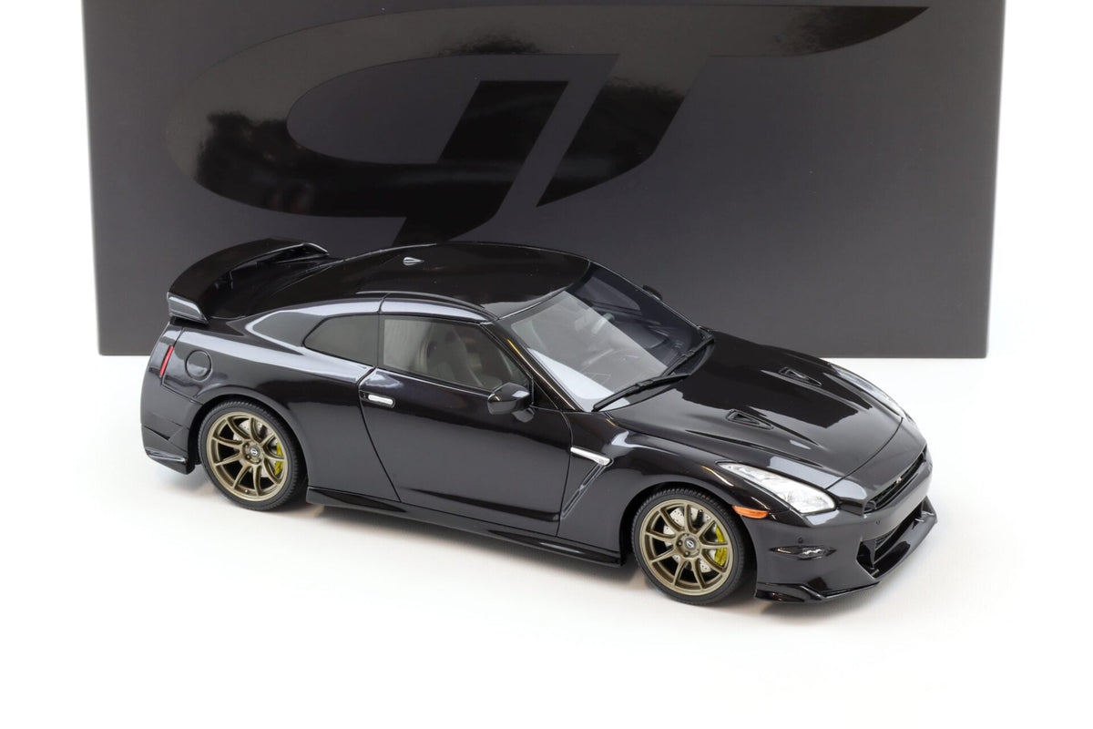STM Diecast GT Spirit 2024 Nissan GT-R (R35) Skyline T-Spec Takumi Edition Purple 1:18 - View 2