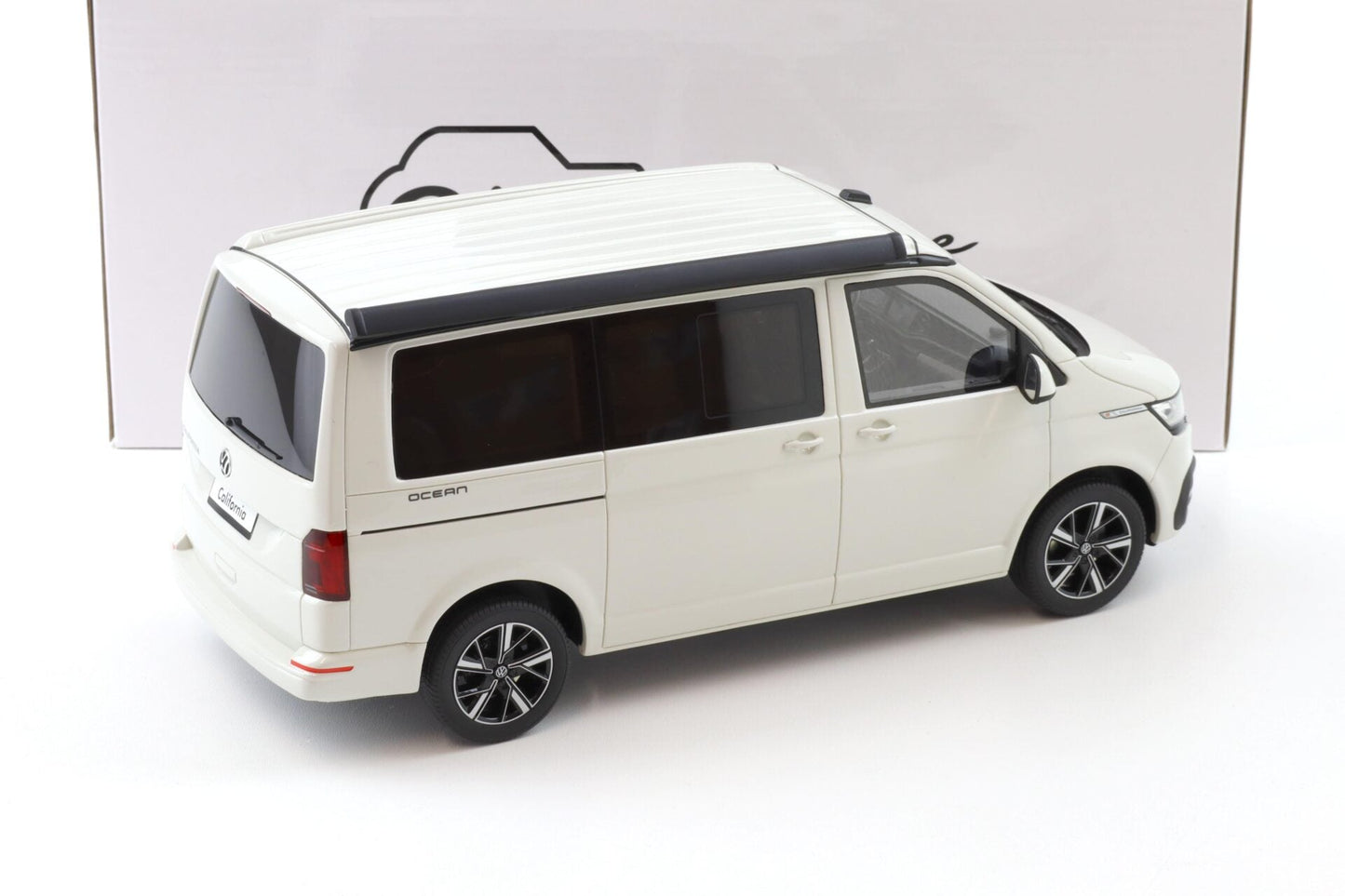 Otto 2021 Volkswagen T6 California Ocean Minibus Candy White 1:18