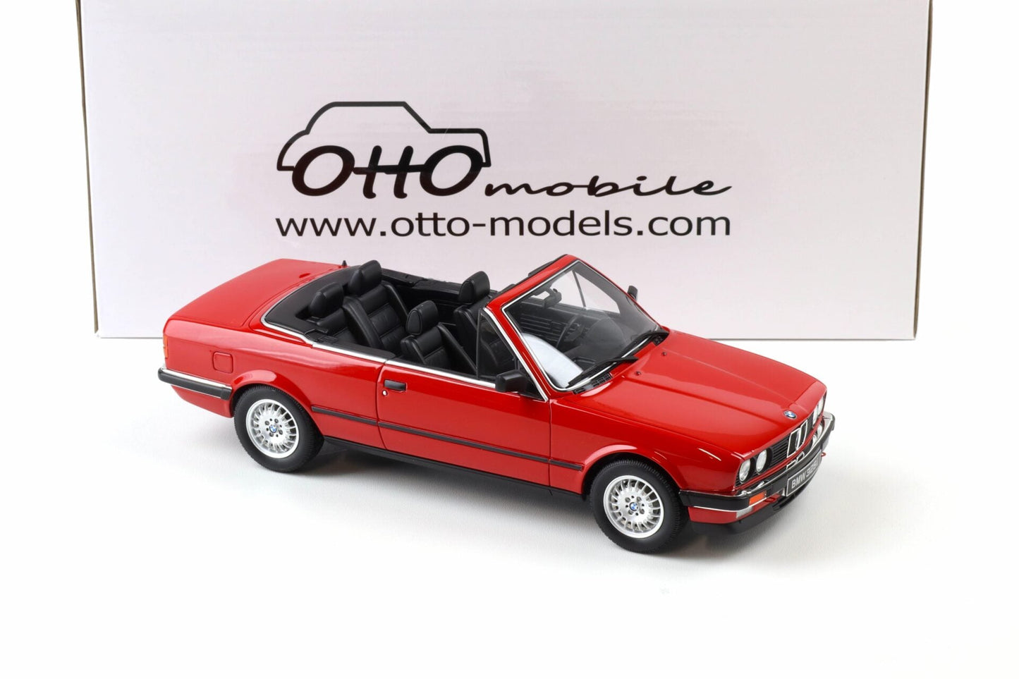 Otto 1986 BMW E30 325i Convertible Bright Red 1:18