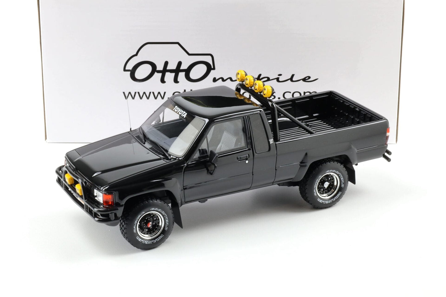 Otto 1985 Toyota Hilux SR5 Pickup Truck Glossy Black 202 1:18