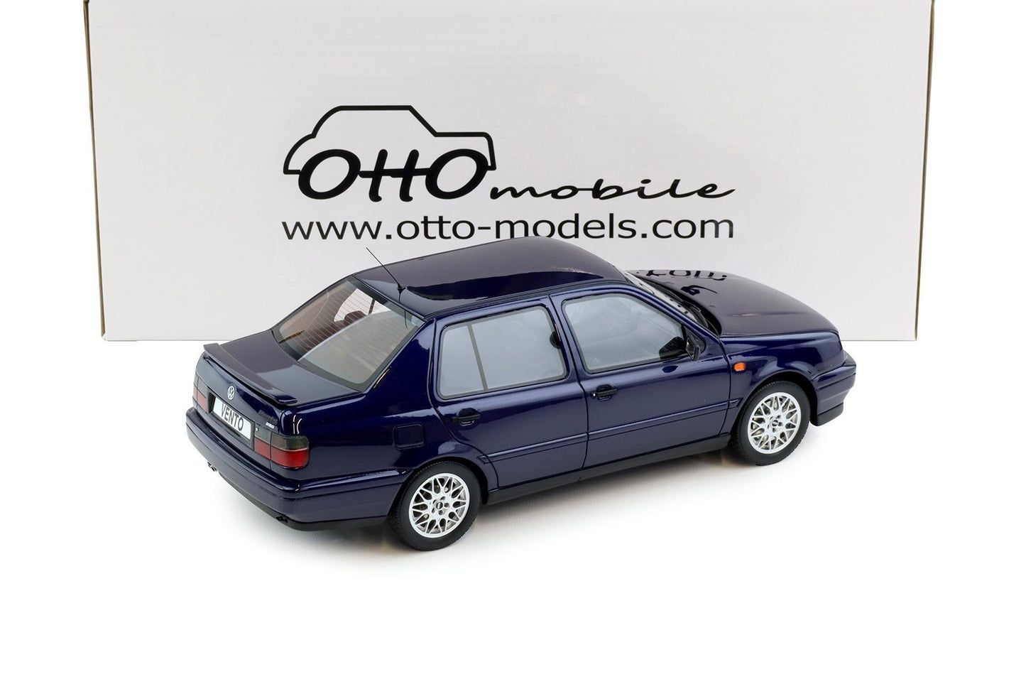 Otto 1996 Volkswagen Vento (Jetta) VR6 MK III Mystic Blue Pearl 1:18