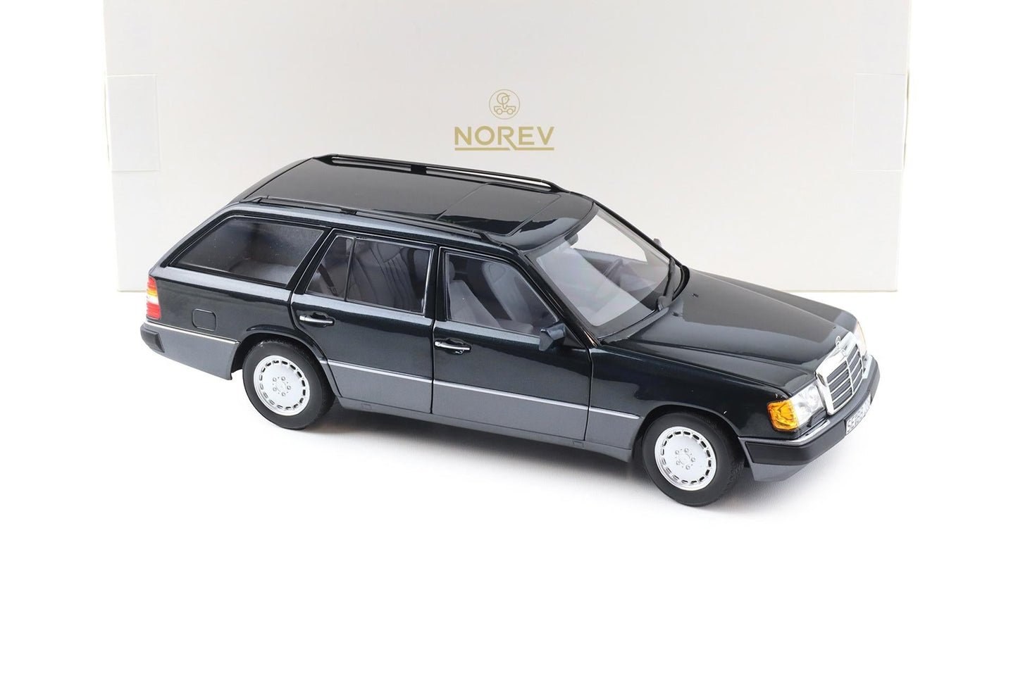 Norev 1:18 1990 Mercedes-Benz E Class 300TD (S124) Station Wagon T-Model Black 1:18
