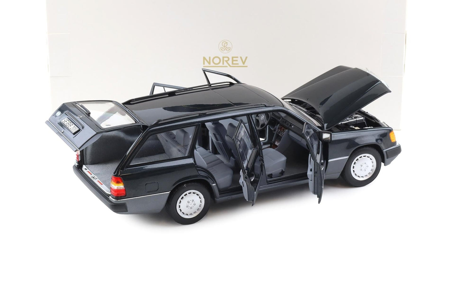 Norev 1:18 1990 Mercedes-Benz E Class 300TD (S124) Station Wagon T-Model Black 1:18