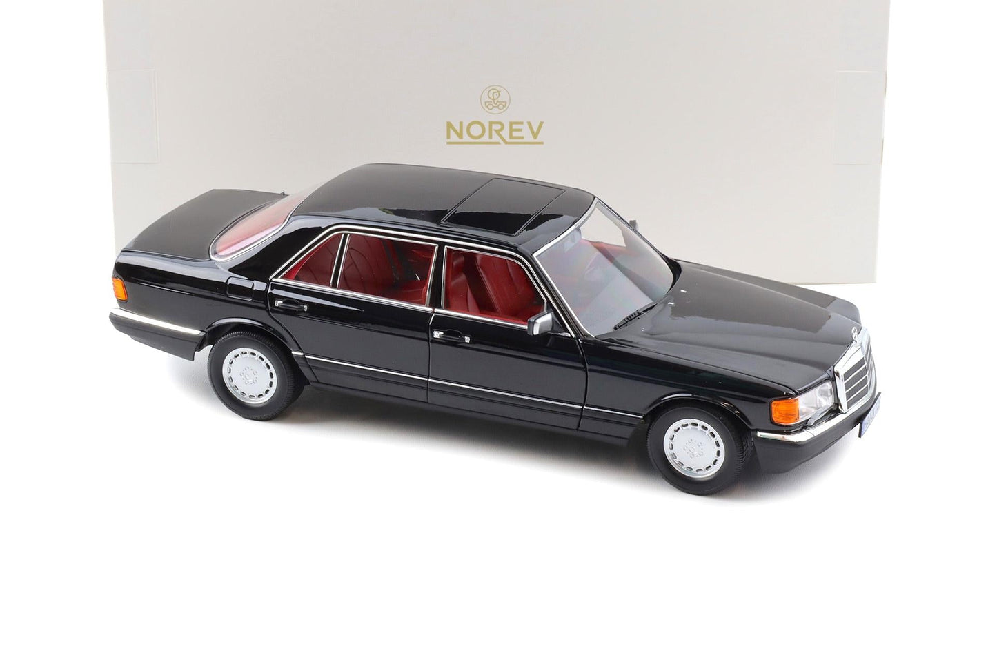 Norev 1991 Mercedes-Benz 560 SEL (W126) Black 1:18