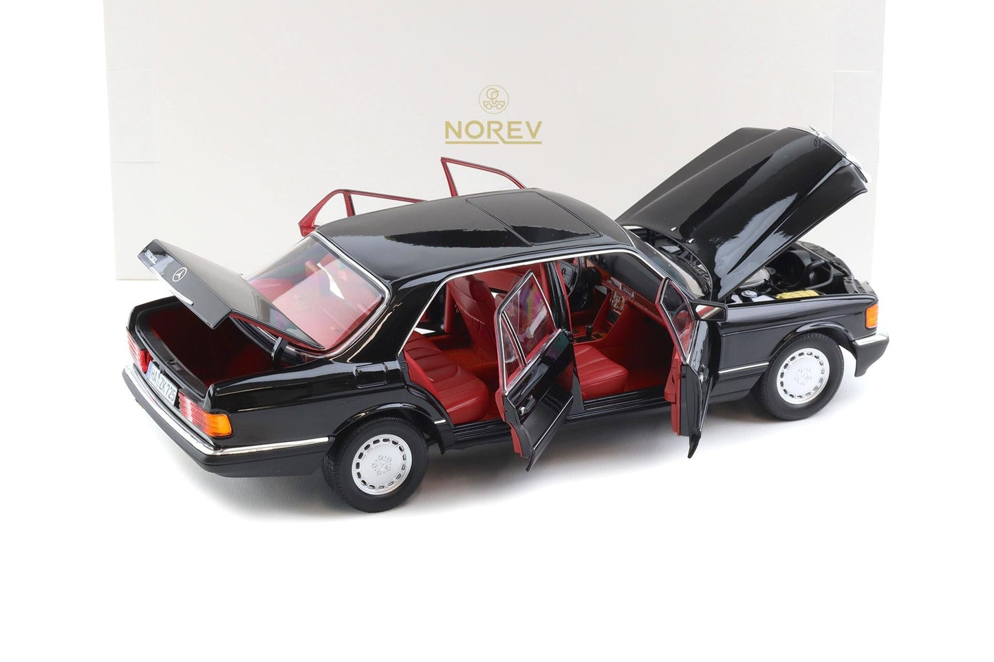 Norev 1991 Mercedes-Benz 560 SEL (W126) Black 1:18