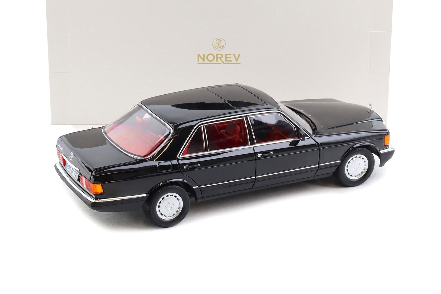 Norev 1991 Mercedes-Benz 560 SEL (W126) Black 1:18