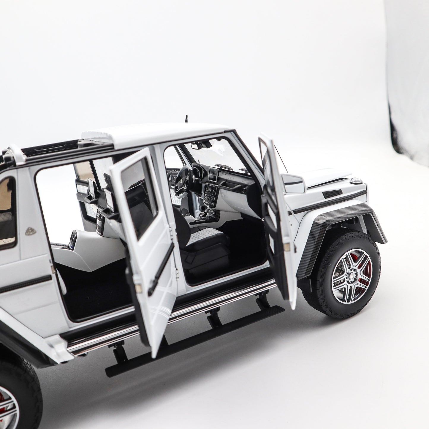 Almost Real 2017 Mercedes Benz Maybach G650 G Class Landaulet W463 White 1:18