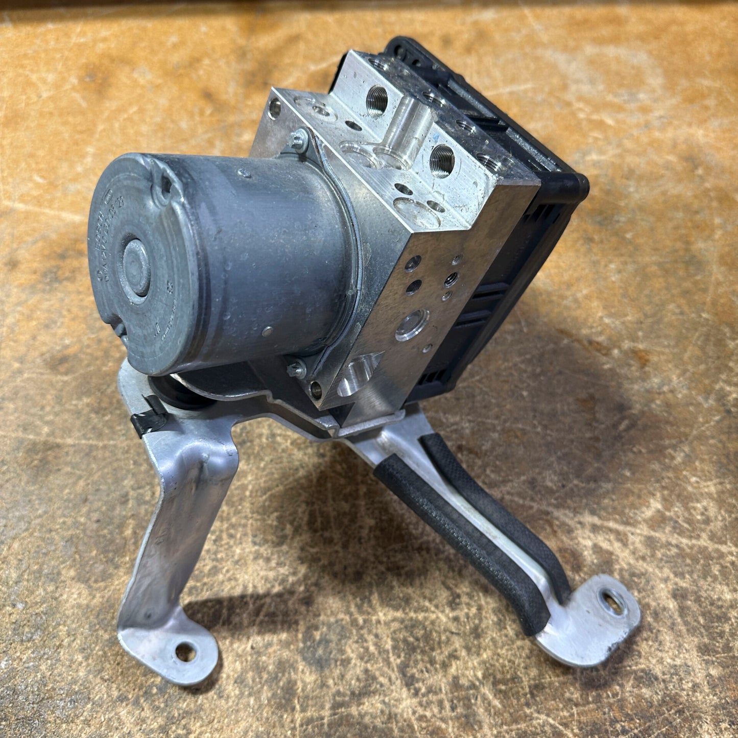 T1 2020 R8 V10 AWD ABS Pump