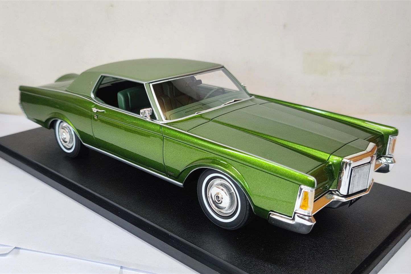 Cult-Scale 1971 Lincoln Continental Mark III 2-Tone Green 1:18