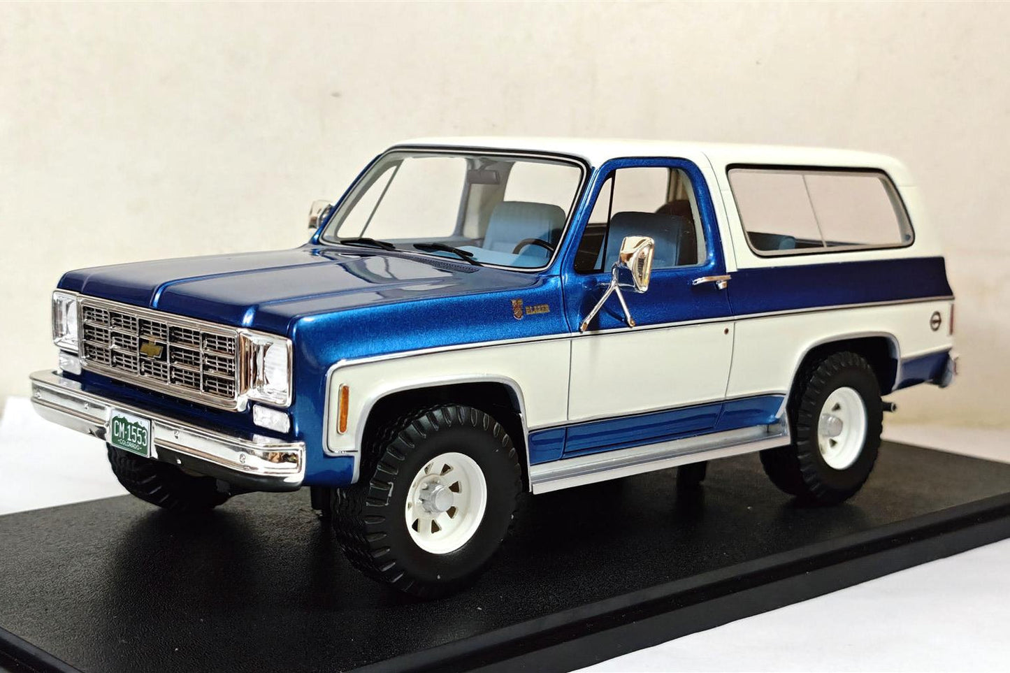 Cult-Scale 1973 - 1978 Chevrolet Blazer K5 Blazer Blue and White 1:18