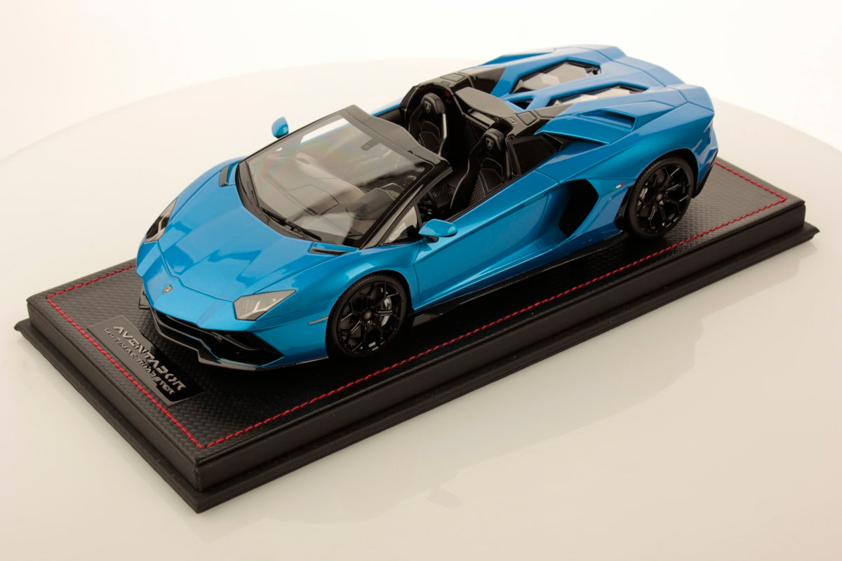 MR Models Lamborghini Aventador LP 780-4 Ultimae Roadster Blu Tawaret 1:18 WITH DISPLAY