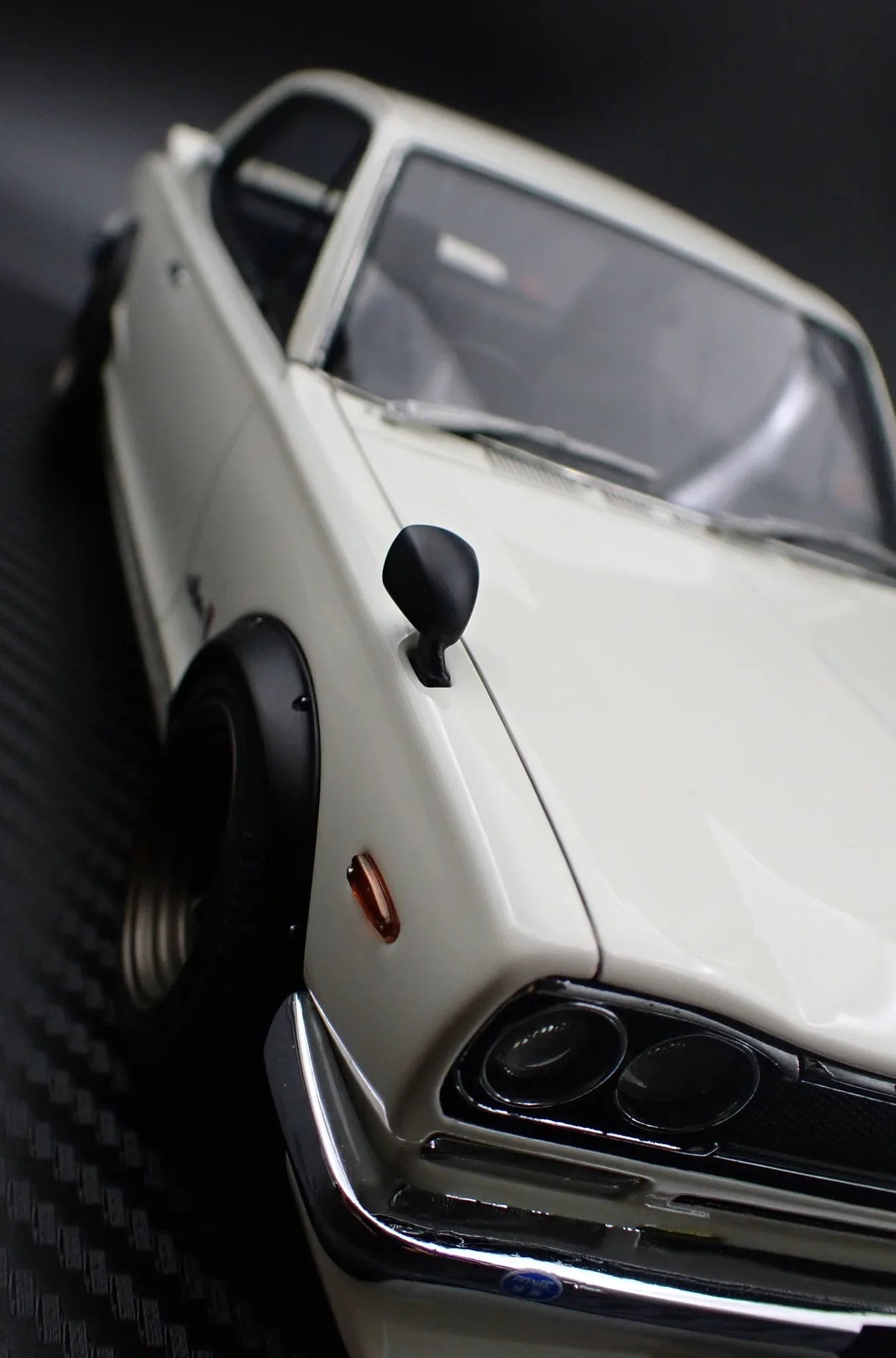 Ignition-Model Nissan Skyline 2000 GT-R (KPGC10) White Ivory 1:18