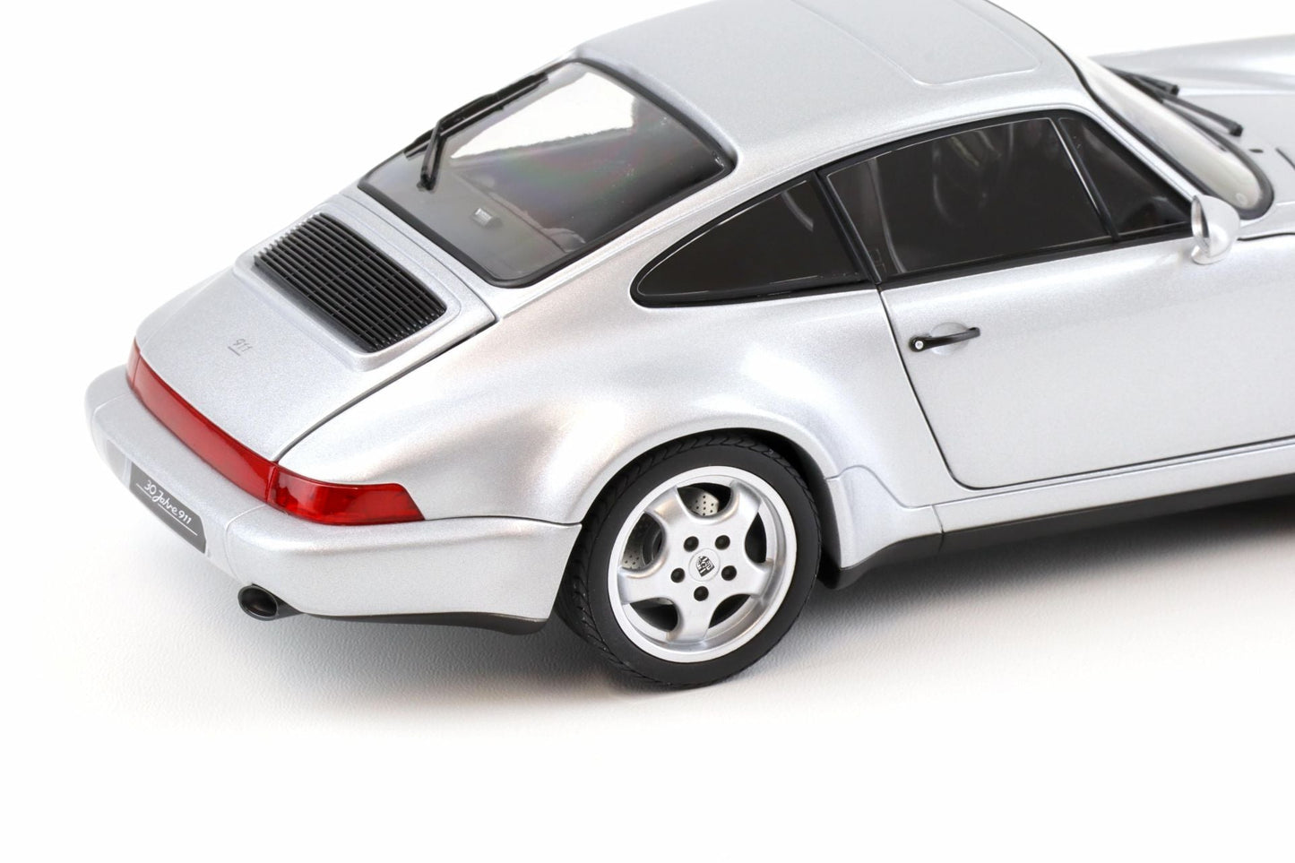 Norev 1993 Porsche 911 964 Carrera 4 WTL 30 Jahre Polar Silver 1:18