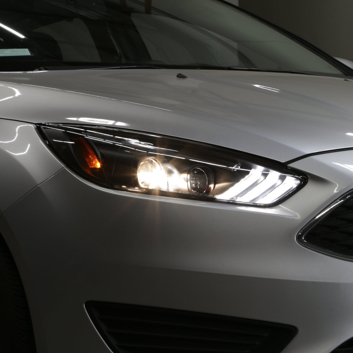 Spyder 15-18 Ford Focus Projector Headlights - Seq Turn Light Bar - Black PRO-YD-FF15-LBSEQ-BK 5086105