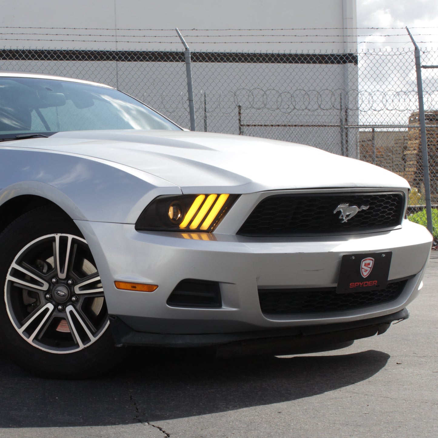 Spyder 10-13 Ford Mustang - Halogen - Projector Headlights - LED Signals -Black (PRO-YD-FM2010V2-BK) 5085429