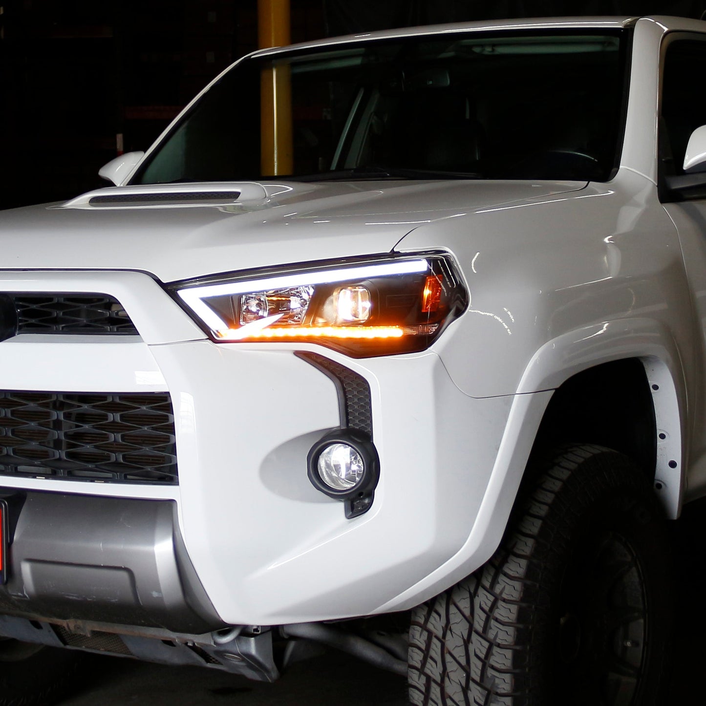 SPYDER 14-20 Toyota 4Runner Projector Headlights w/Seq. LED Turn Sig. LED White Light Bar Park Light 5088154