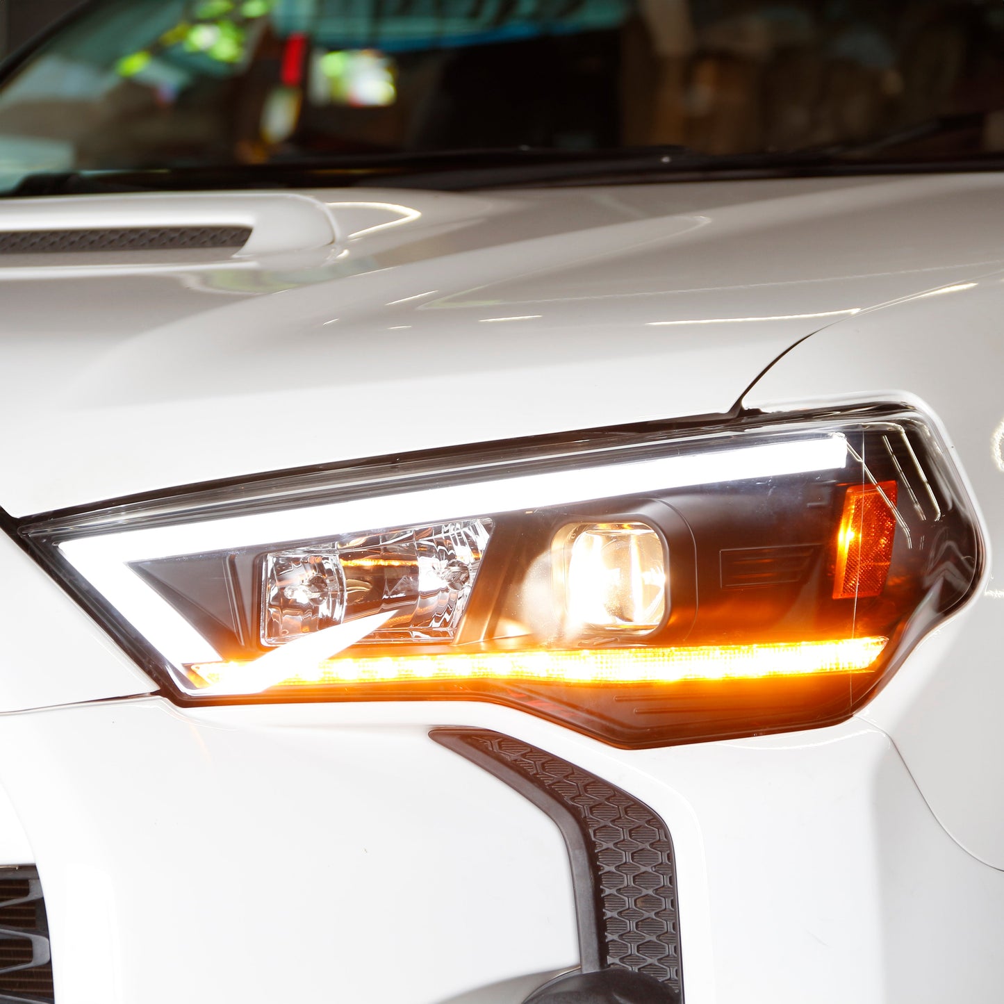 SPYDER 14-20 Toyota 4Runner Projector Headlights w/Seq. LED Turn Sig. LED White Light Bar Park Light 5088154