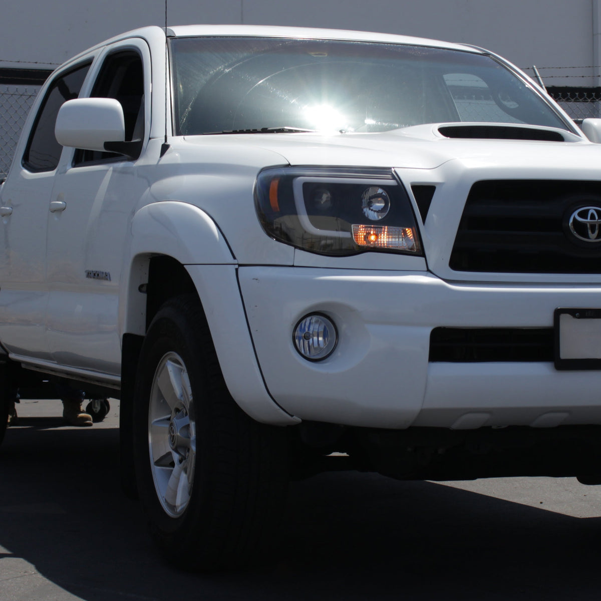 Spyder Toyota Tacoma 05-11 Projector Headlights - Light Bar DRL - Black PRO-YD-TT05V2-LB-BK 5084514