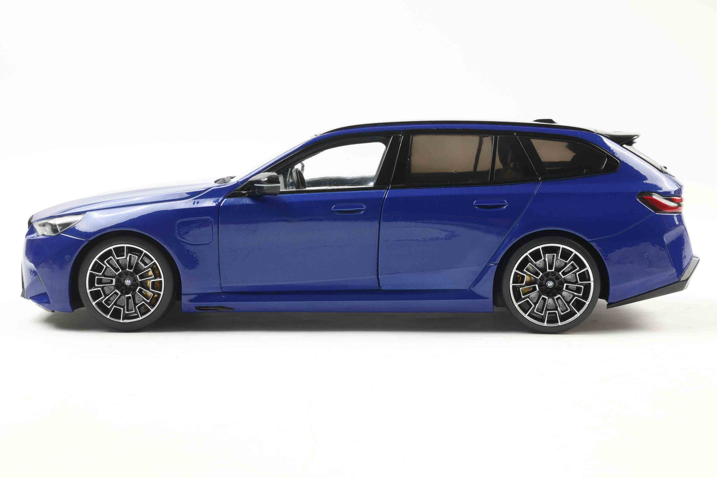 Solido 2024 BMW M5 (G99) Touring M Wagon Marina Bay Blue Metallic 1:18