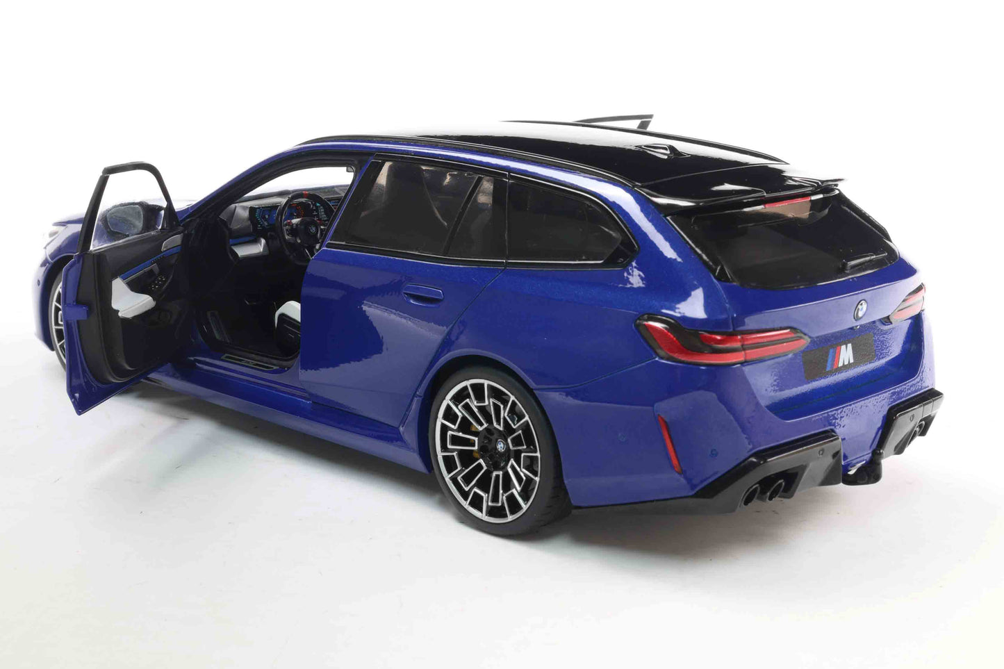 Solido 2024 BMW M5 (G99) Touring M Wagon Marina Bay Blue Metallic 1:18