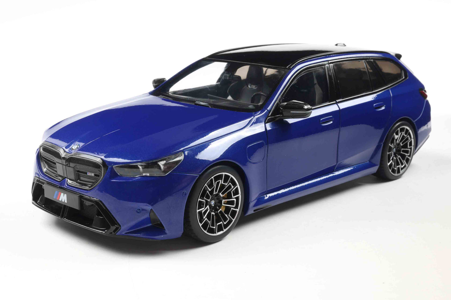 Solido 2024 BMW M5 (G99) Touring M Wagon Marina Bay Blue Metallic 1:18