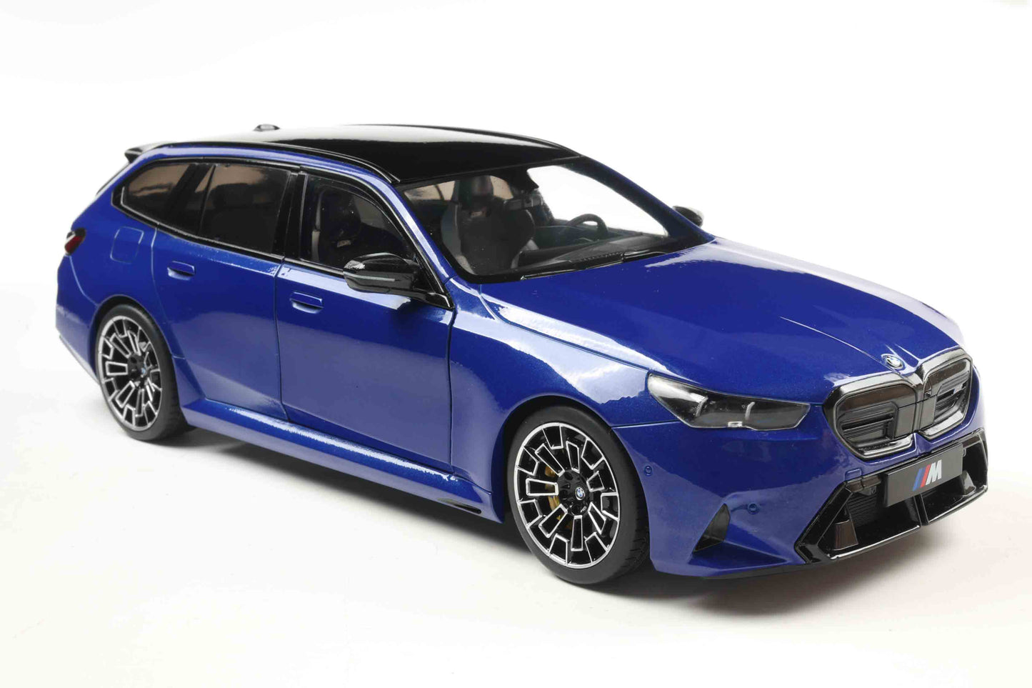 Solido 2024 BMW M5 (G99) Touring M Wagon Marina Bay Blue Metallic 1:18