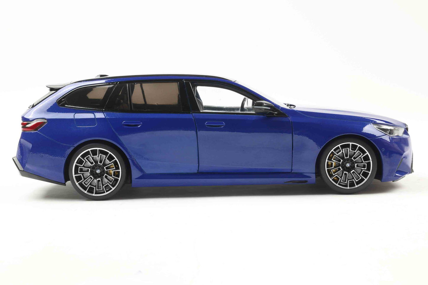 Solido 2024 BMW M5 (G99) Touring M Wagon Marina Bay Blue Metallic 1:18