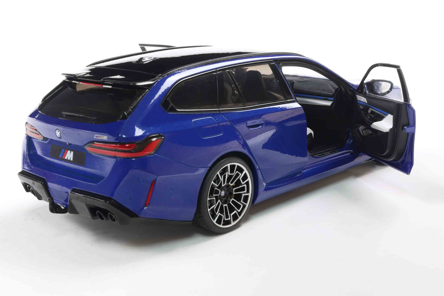Solido 2024 BMW M5 (G99) Touring M Wagon Marina Bay Blue Metallic 1:18