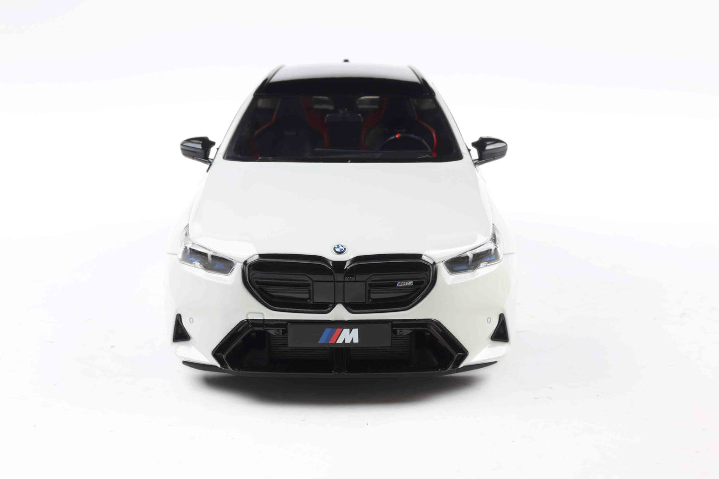 Solido 2024 BMW M5 (G99) Touring M Wagon Alpine White 1:18