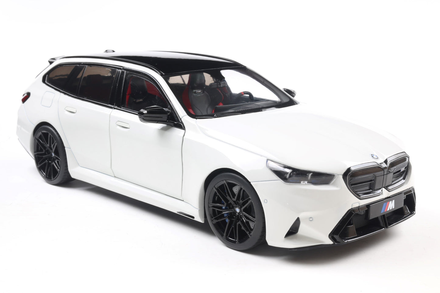 Solido 2024 BMW M5 (G99) Touring M Wagon Alpine White 1:18