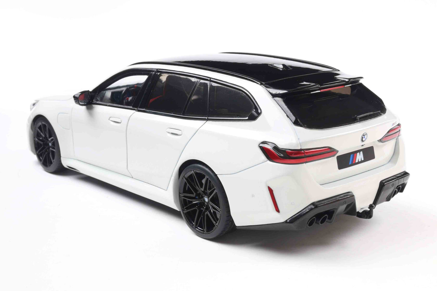 Solido 2024 BMW M5 (G99) Touring M Wagon Alpine White 1:18