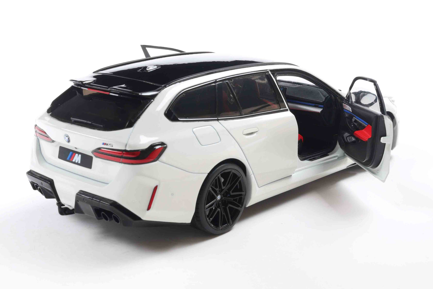 Solido 2024 BMW M5 (G99) Touring M Wagon Alpine White 1:18