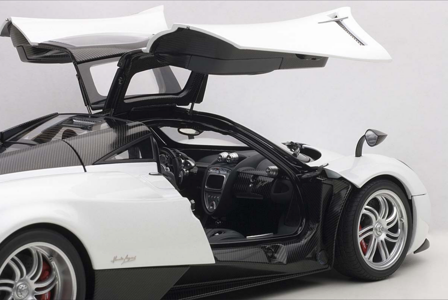 AUTOart Signature Pagani Huayra White DIECAST 1:18