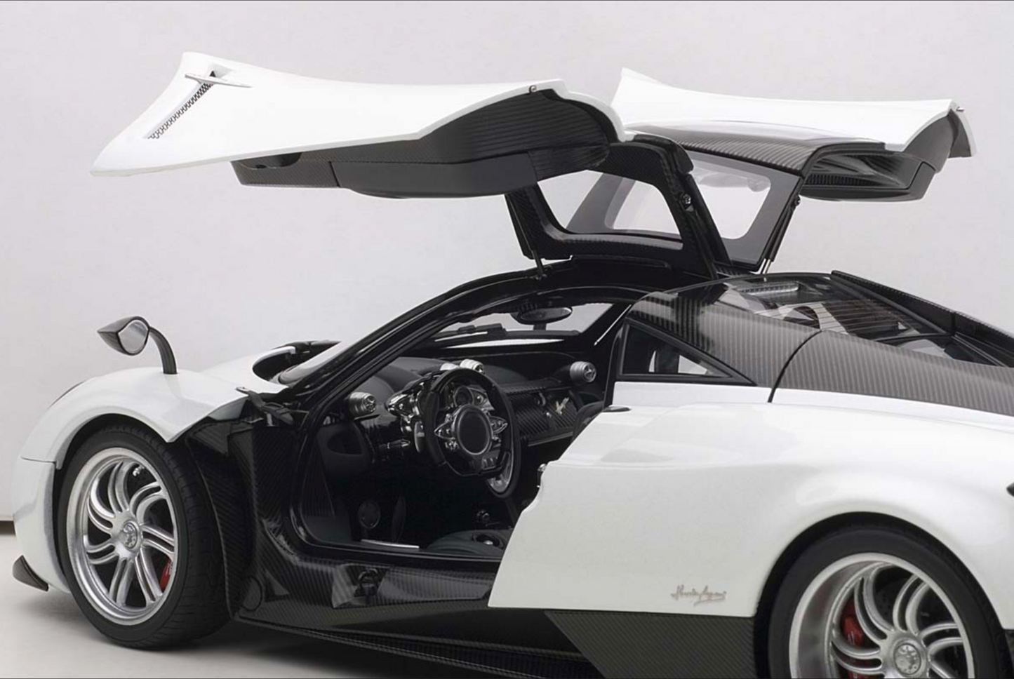 AUTOart Signature Pagani Huayra White DIECAST 1:18