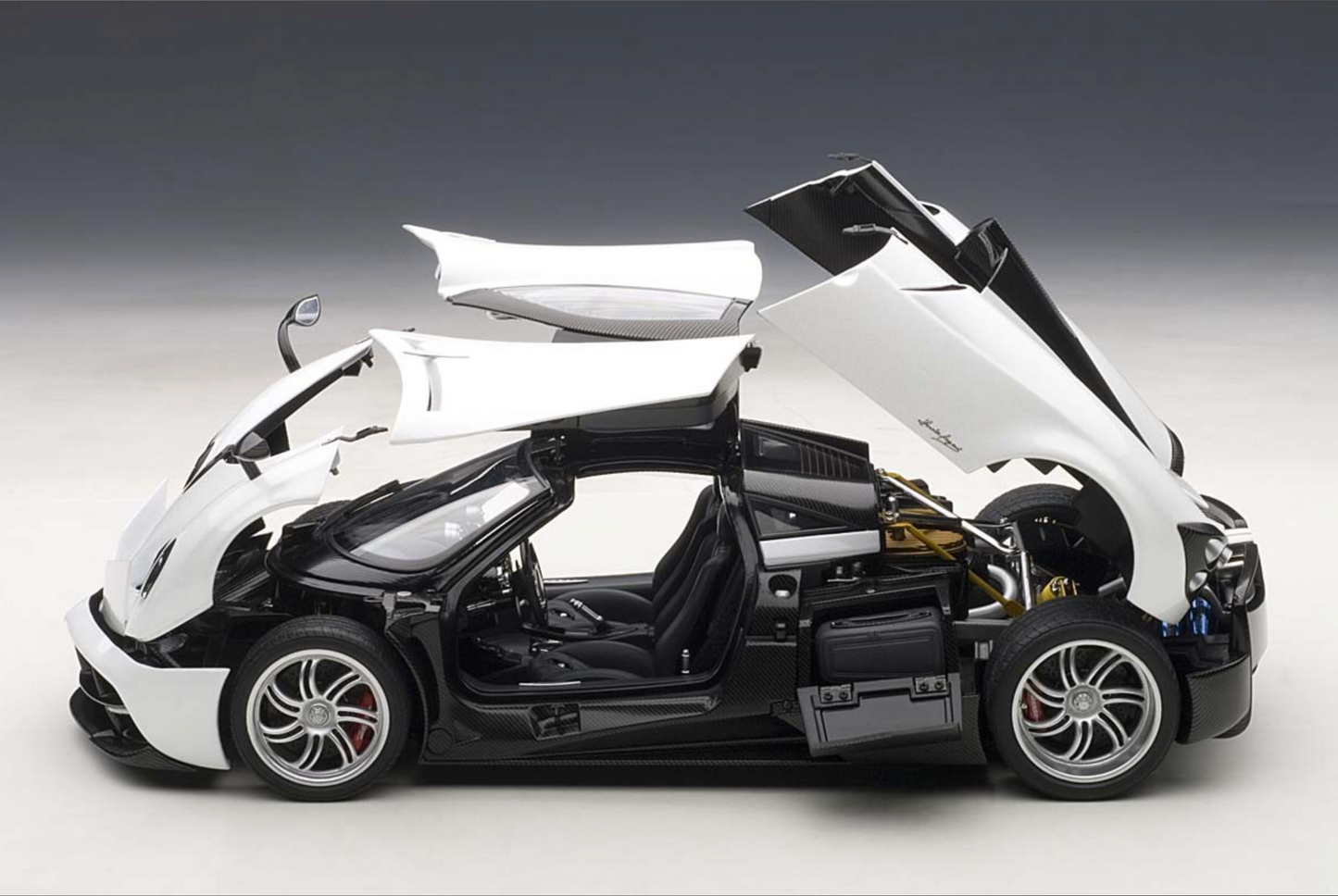AUTOart Signature Pagani Huayra White DIECAST 1:18