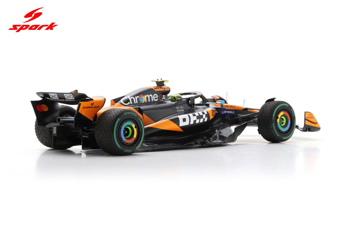 Spark-Model Mclaren F1 Team MCL39 Orange L. Norris #4 Winner Australian GP 2025 1:18 WITH DISPLAY