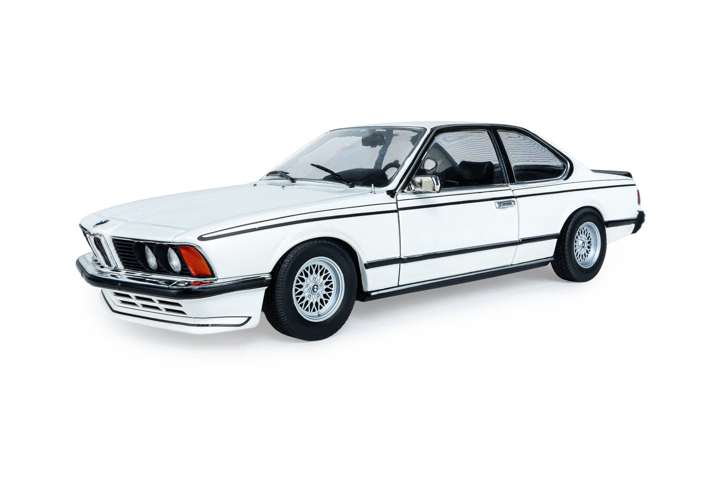 Solido 1984 BMW 635 CSI (E24) White 1:18